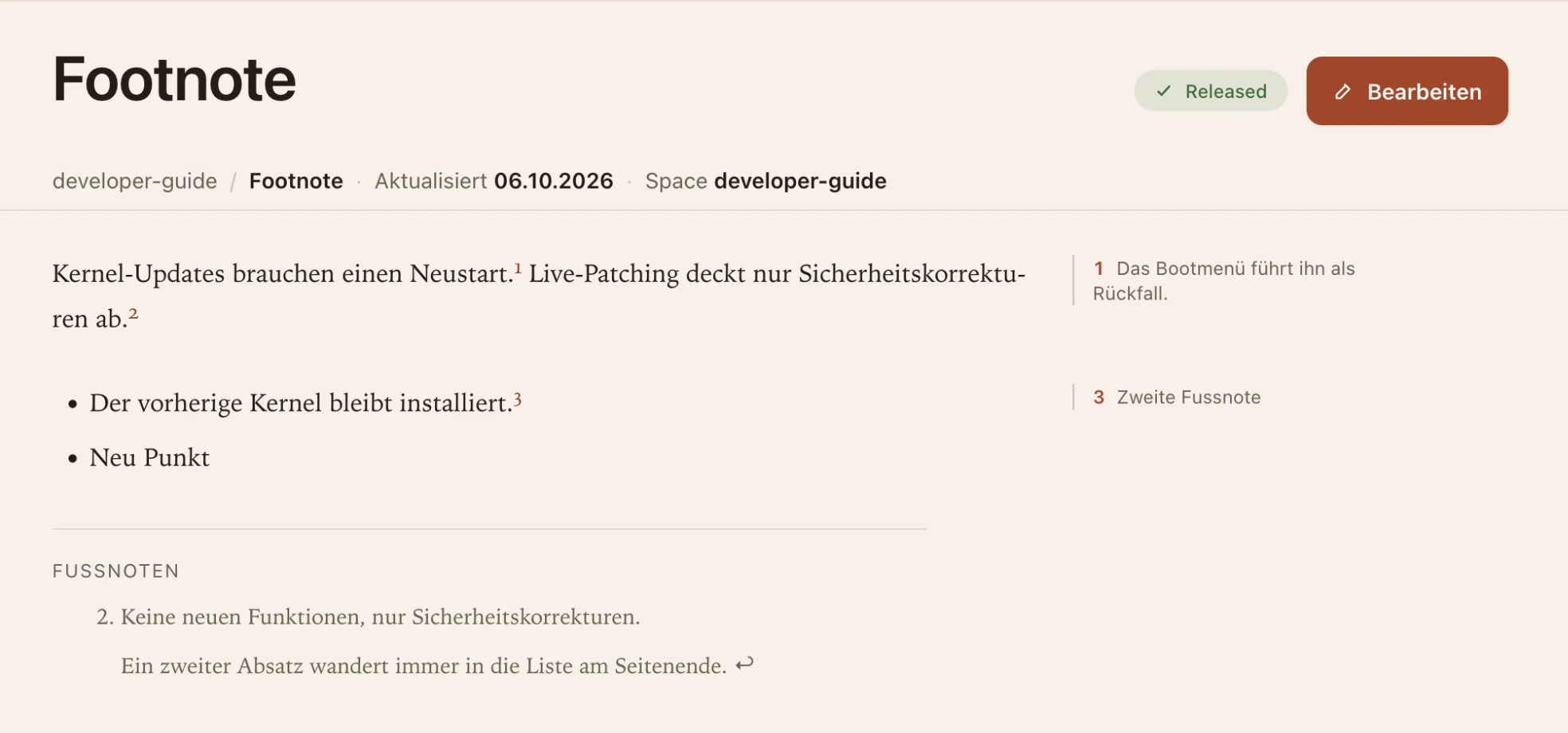 Eine f451-Seite im Editorial-Theme: Die Fußnoten 1 und 3 stehen als Randnotizen neben ihrem Absatz, Fußnote 2 mit zwei Absätzen steht in der Liste am Seitenende.